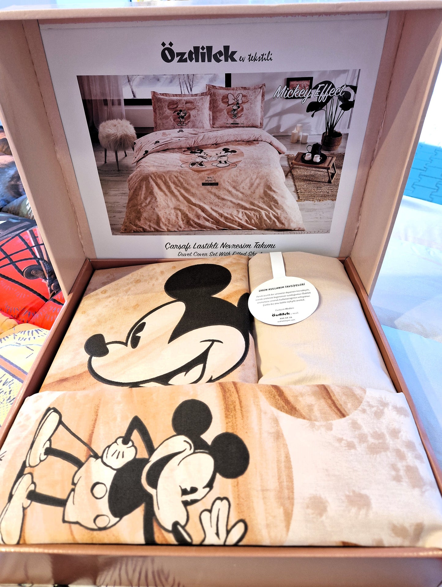 Set Lenjerie de pat Ozdilek Disney Mickey and Friends Cu Cearsaf Elastic - Bej Pudra