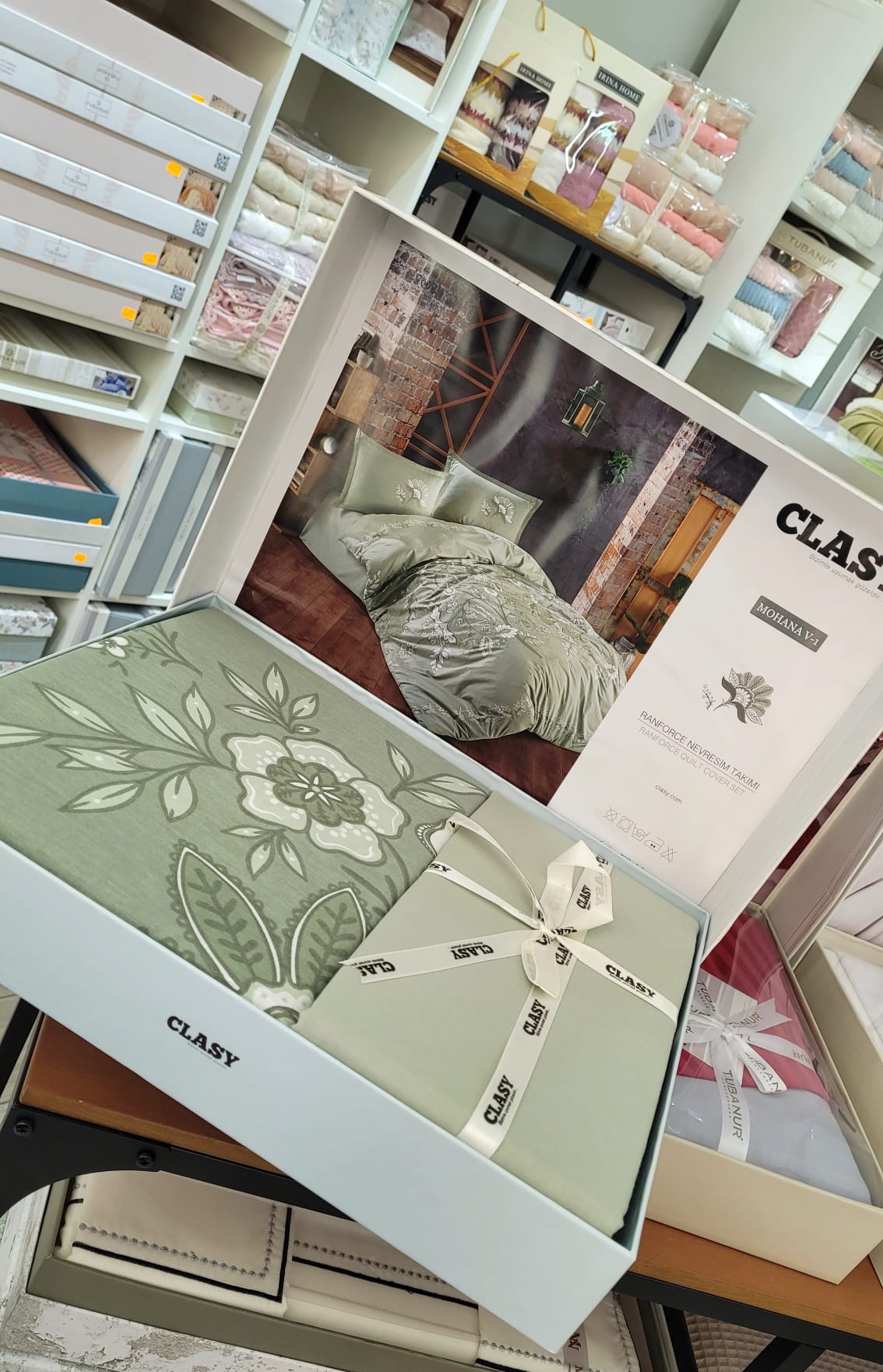 Lenjerie de pat CLASY MOHANA V-1