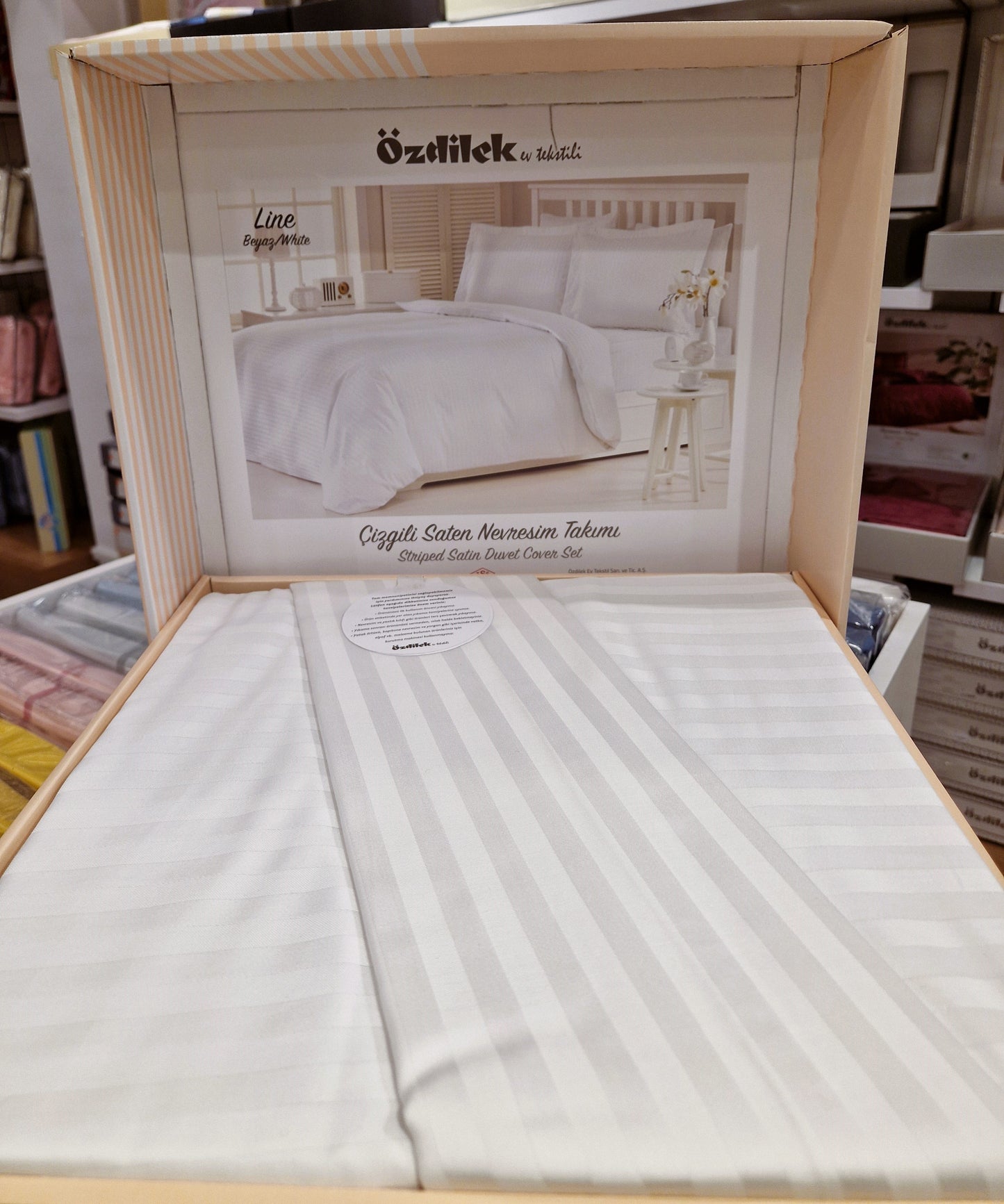Set Lenjerie de pat Ozdilek - LINE - Alb - 2 Persoane
